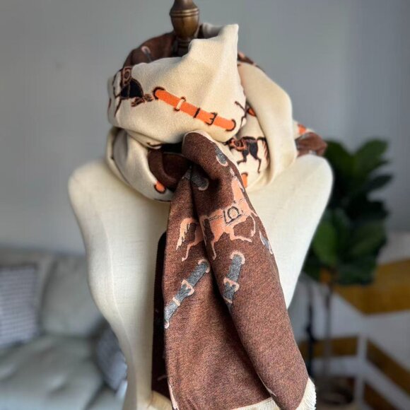 Cream reversible horse woven Vegan cashmere stole - Picture 8 of 9